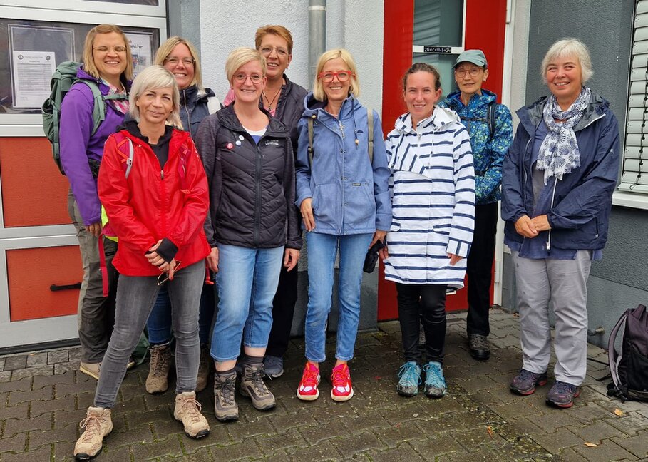Aerobic-Gruppe beim Training in der Sporthalle